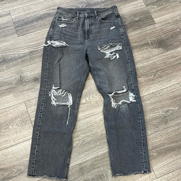 American Eagle Outfitters Denim - American Eagle distressed black/charcoal
Grey Jeans size 4 short